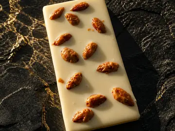 Weisse Schoggi mit caramelisierten Mandeln